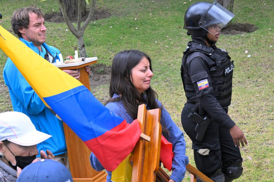 Tamia Villavicencio, hija de Fernando Villavicencio. (Foto: Rodrigo BUENDIA / AFP) (Photo by RODRIGO BUENDIA/AFP via Getty Images)