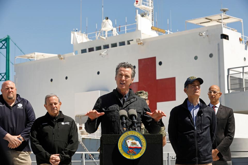 California Gov. Gavin Newsom (D) speaks in Los Angeles on Friday. (Photo: CAROLYN COLE via Getty Images)