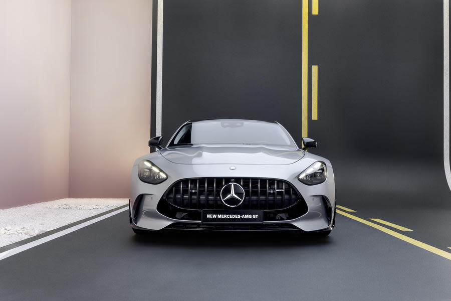 Mercedes amg gt front on