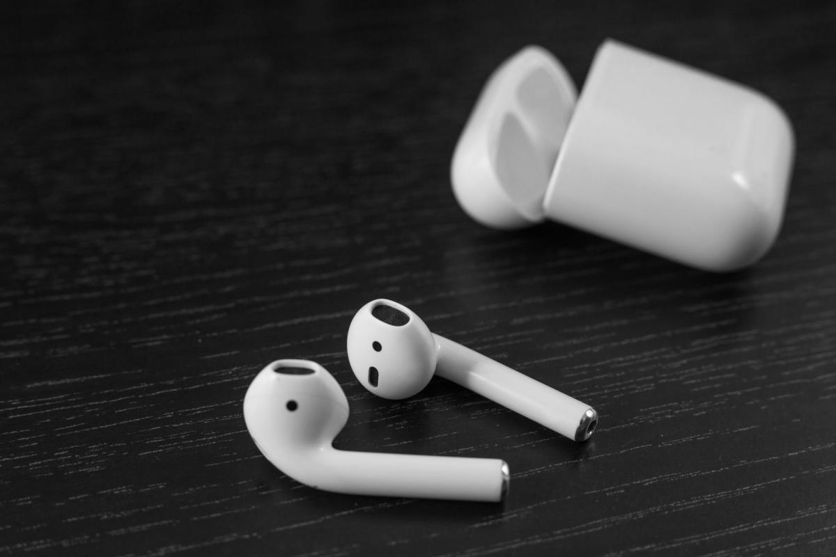 Apple: iOS 16 alertará al usuario si intenta emparejar AirPods falsos