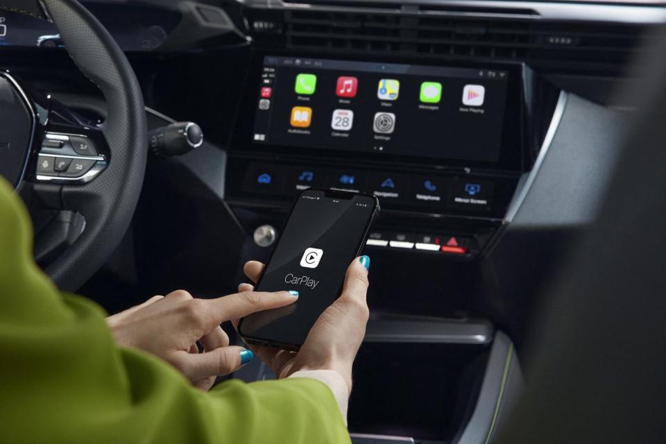 本車鏡像系統支援無線智慧型手機連結，ANDROID AUTOTM或APPLE CARPLAY®皆可使用。