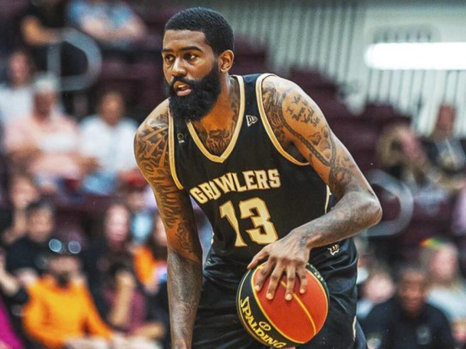 Newfoundland Growlers guard Terry Thomas recorded 18 points and nine rebounds in a 83-60 win over the Saskatchewan Rattlers on Sunday in St. John's, N.L. (@CEBLeague/Twitter - image credit)