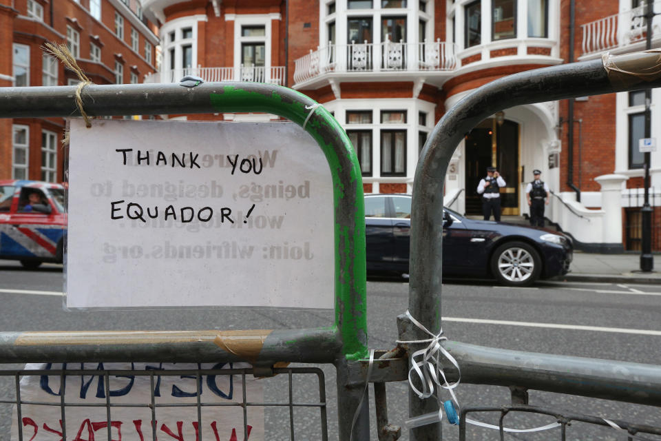 LONDON, ENGLAND - AUGUST 15: Police stand guard outside the Ecuadorian Embassy where Julian Assange, the founder of the WikiLeaks website, is seeking asylum on August 15, 2012 in London, England. Mr Assange has been living inside Ecuador's London embassy since June 19, 2012 after requesting political asylum whilst facing extradition to Sweden to face allegations of sexual assault. According to officials within Ecuador's government, Assange is to be granted asylum. (Photo by Oli Scarff/Getty Images)