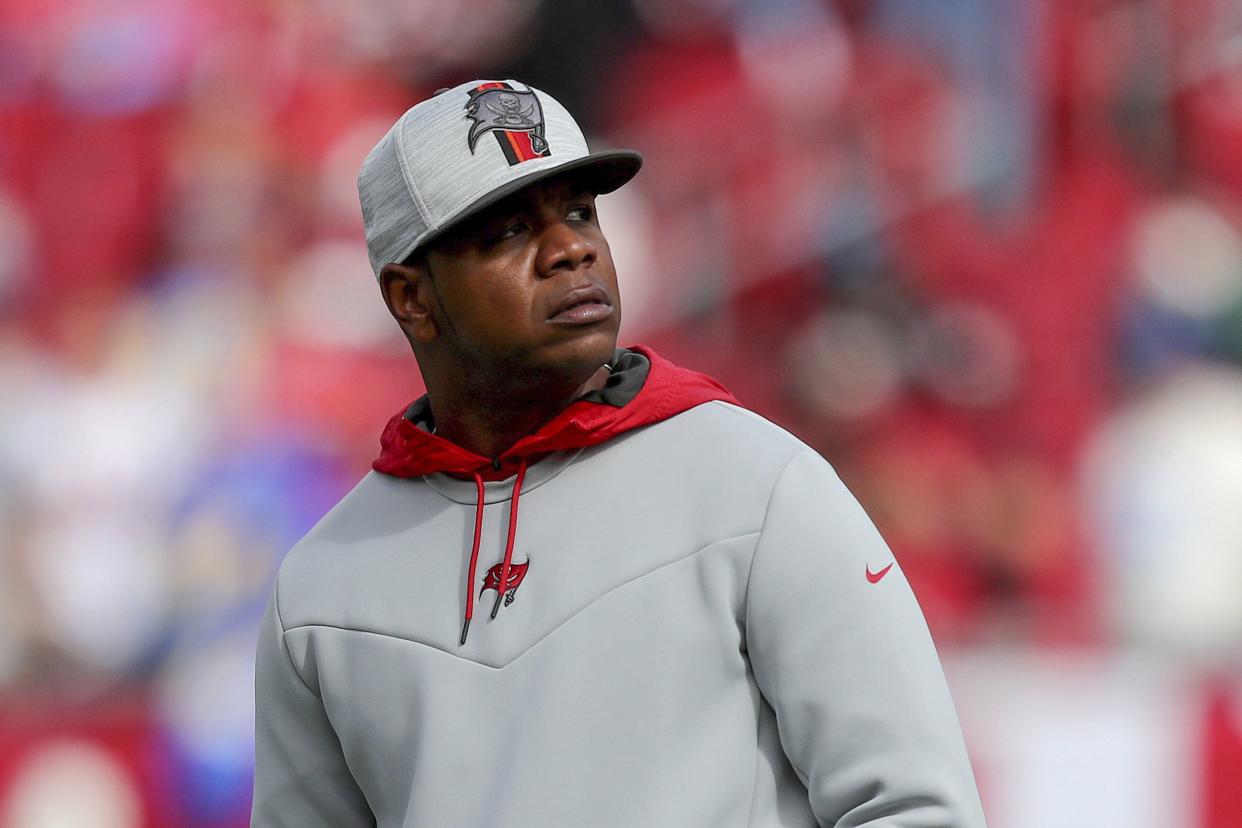 Buccaneers offensive coordinator Byron Leftwich watches the action during warmups before Sunday's divisional playoff against the Los Angeles Rams.