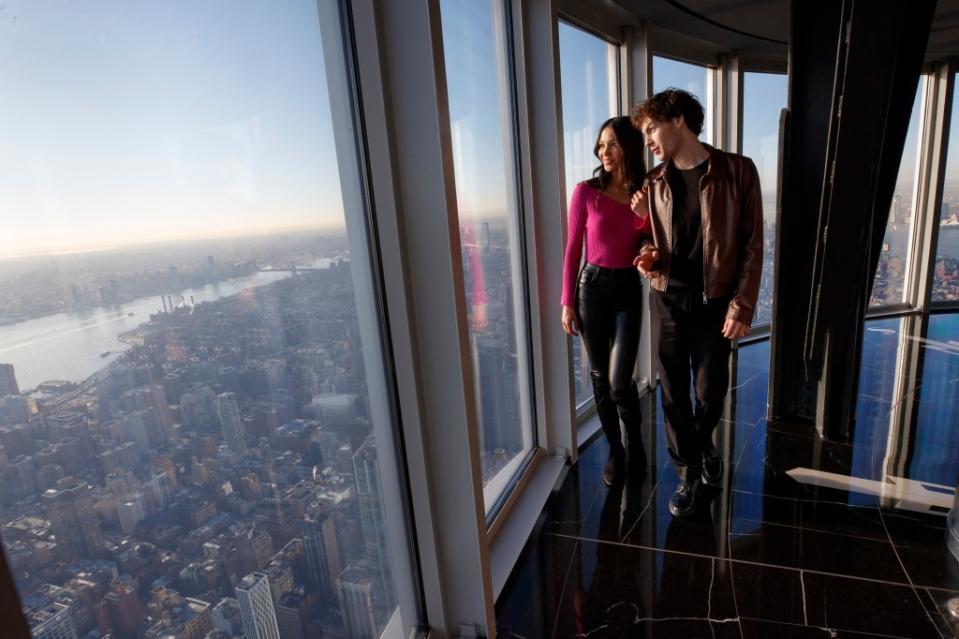 One lucky couple can enjoy a private dinner on the 102nd floor of the Empire State Building on Feb. 14 — but it will cost a cool $10,000. Pictured: models Sabrina Drezek and Nikolas Nadiro take in the breathtaking views of the Big Apple from the 102nd floor observatory. Tamara Beckwith/N.Y.Post