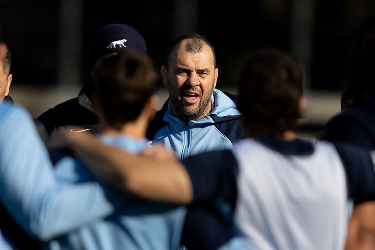 Michael Cheika trabaja con el grupo para encontrar un equilibrio entre lo físico, lo técnico y lo mental, a dos semanas del debut de los Pumas en el Mundial de Francia.