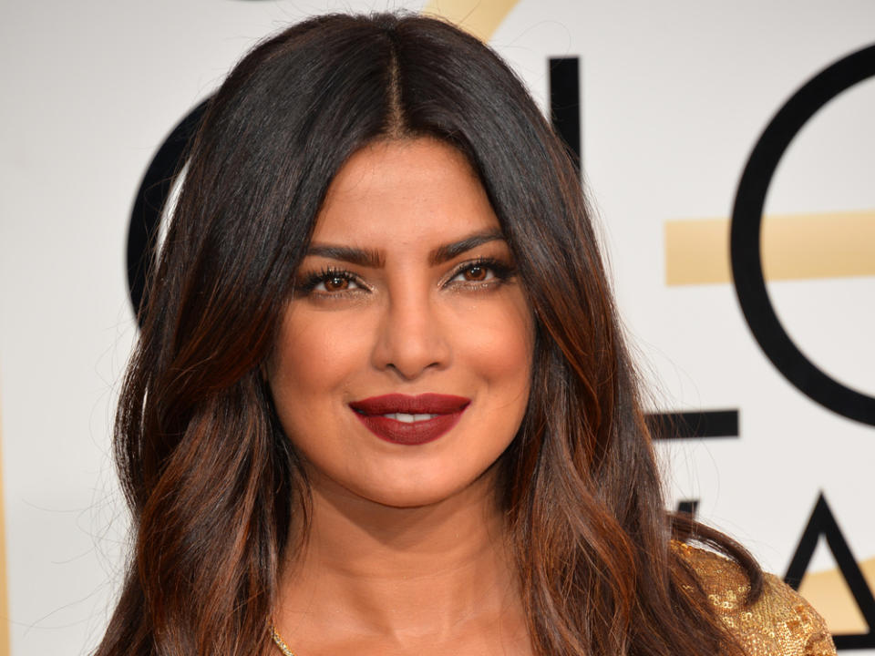 Priyanka Chopra auf dem roten Teppich 2017. (Bild: Featureflash Photo Agency / Shutterstock.com)