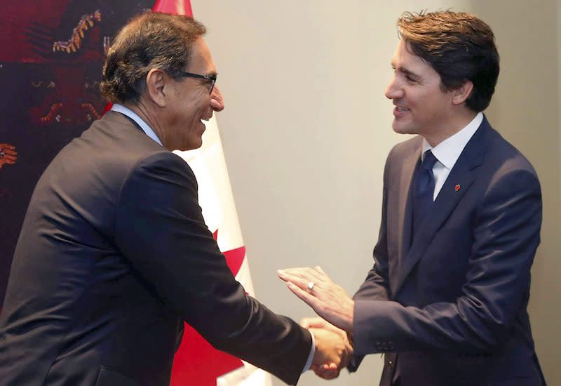 PHOTOS: Justin Trudeau meets with leaders in Lima, Paris and London