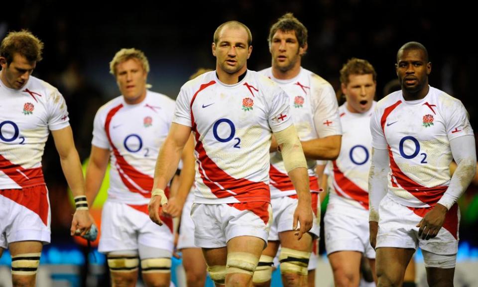 Steve Borthwick leads England off after a 42-6 defeat to South Africa.