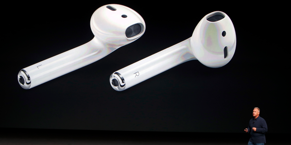 Apple Airpods wireless earbuds headphones