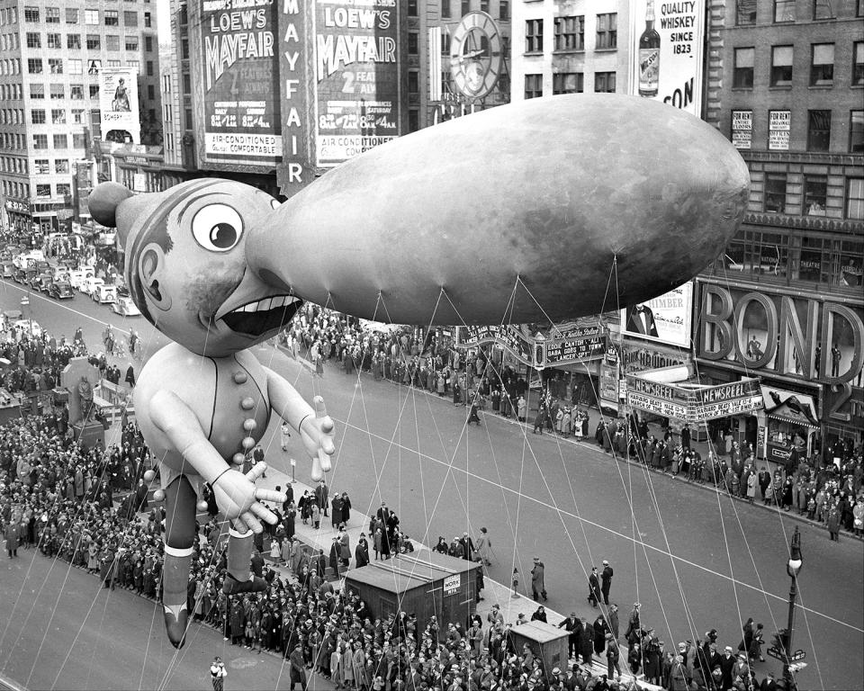 Balloons float down Broadway in thirteenth annual Macy’s Thanksgiving Day parade. (Photo: Walter Kelleher/New York Daily News Archive via Getty Images)