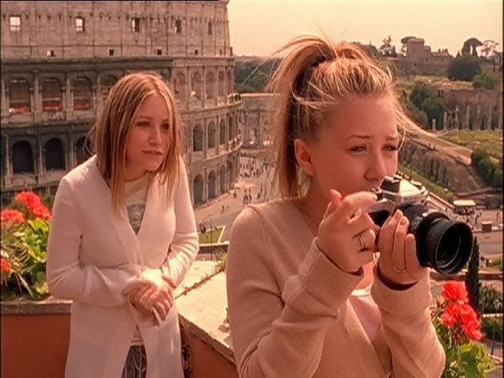 Mary-Kate and Ashley in front of the coliseum