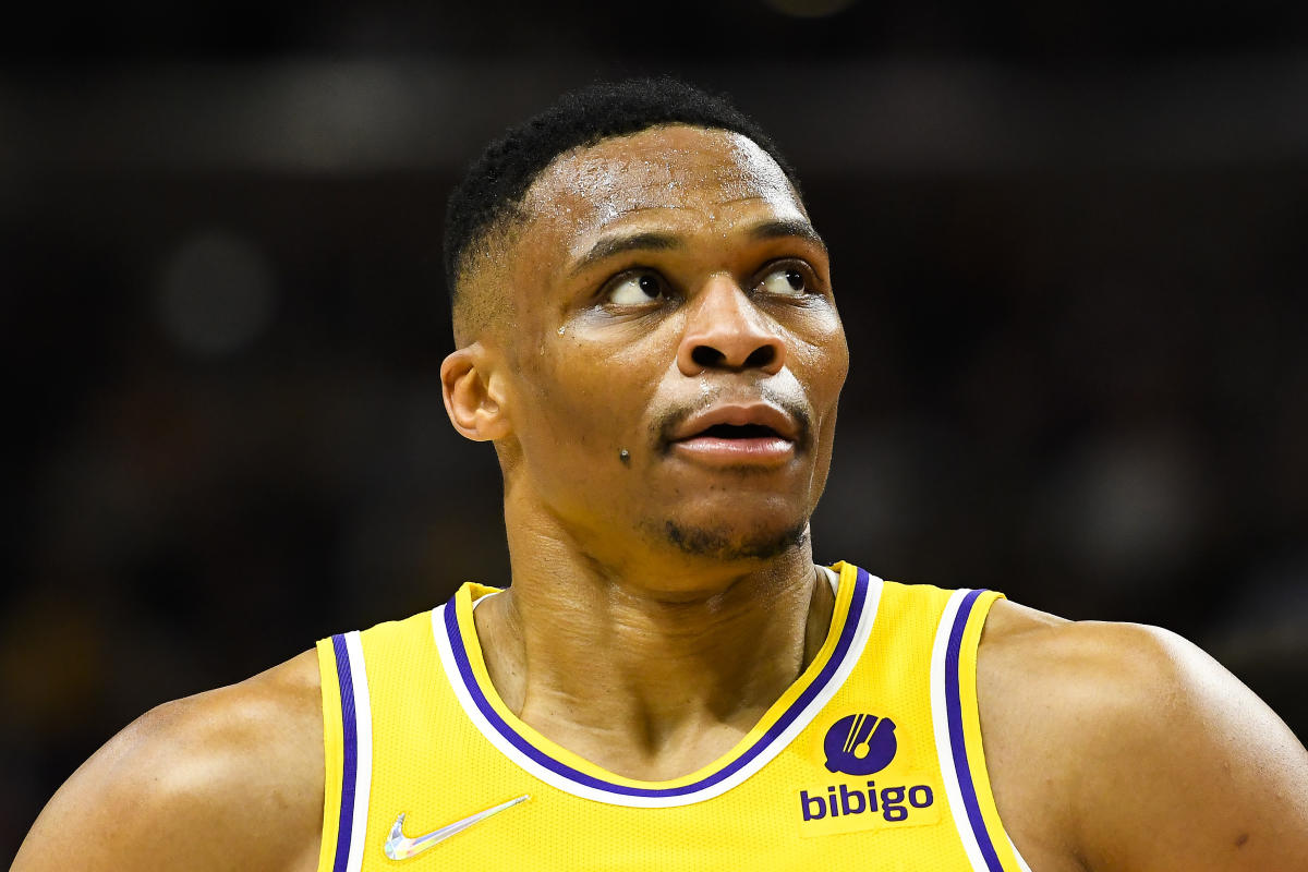 Russell Westbrook exercises option to stay with Lakers