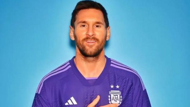 La remera que usó Messi para anunciar su pase al Inter Miami tiene un  mensaje oculto, ¿Qué precio tiene?, Página