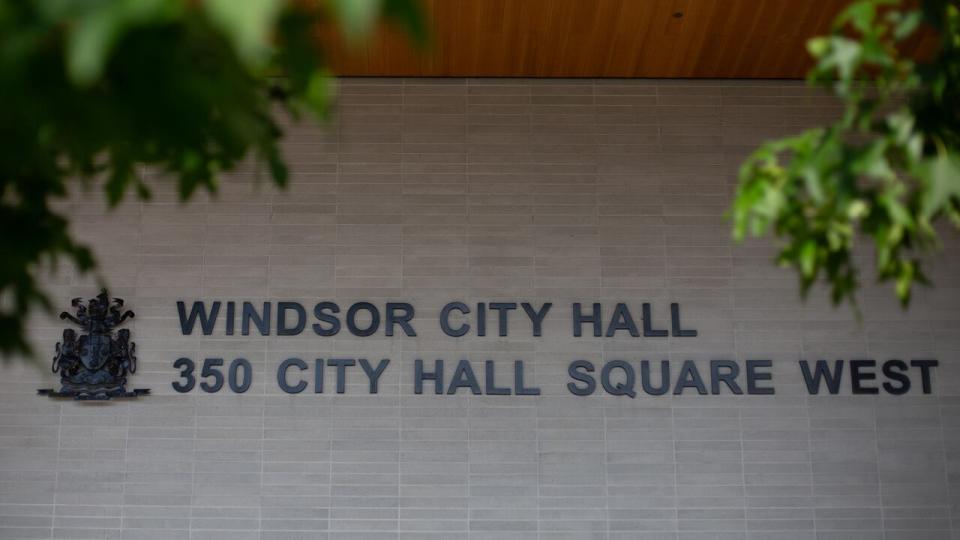 Full passport service is being offered at Service Canada's Windsor city hall location due to a closure of the passport office.