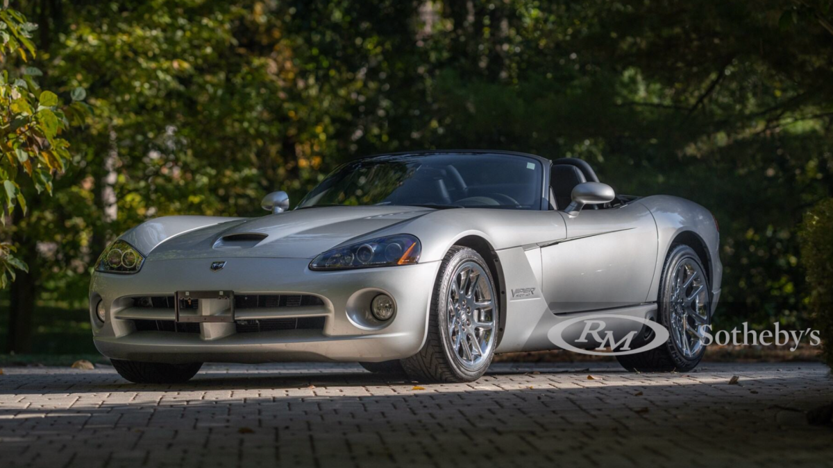 2003 Dodge Viper SRT-10 Is A Fierce Competitor