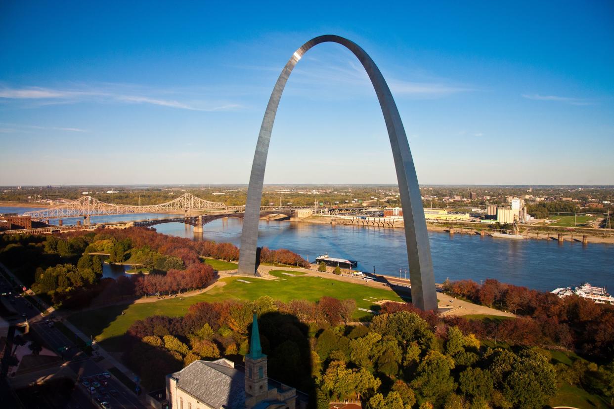 Arc of St. Louis on a sunny day