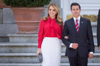 <p>Angélica Rivera acompañando a su esposo, Enrique Peña Nieto, en la gira presidencial por Europa, donde ha impresionado por su buen gusto/Getty Images </p>