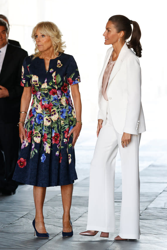 Doña Letizia con traje blanco