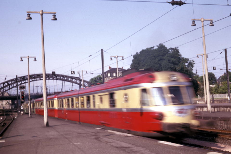 Ein Zug des Trans-Europ-Expresses in voller Fahrt im Jahr 1962. (Bild: Roger Viollet Collection/Getty Images)