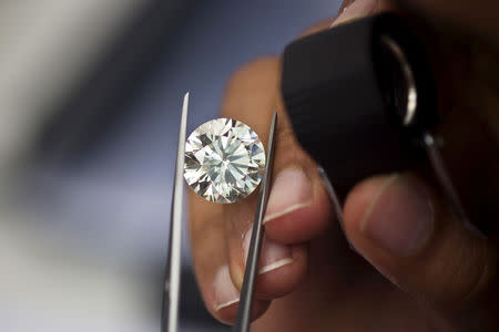 FILE PHOTO: A trader inspects a diamond during a show at the trading floor of Israel's Diamond Exchange (IDE) in Ramat Gan near Tel Aviv, Israel August 29, 2013. REUTERS/Nir Elias/File Photo