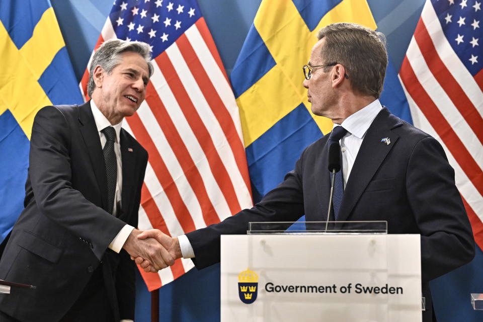 US Secretary of State Antony Blinken, left, and Sweden's Prime Minister Ulf Kristersson shake hands during a press meeting in Lulea, Sweden, Tuesday May 30, 2023. (Jonas Ekströmer/TT News Agency via AP)