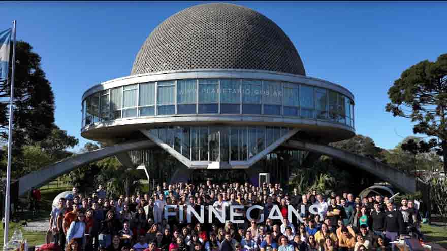 La celebración de las 3 deácadas de Finnegans fue en el Planetario porteño.