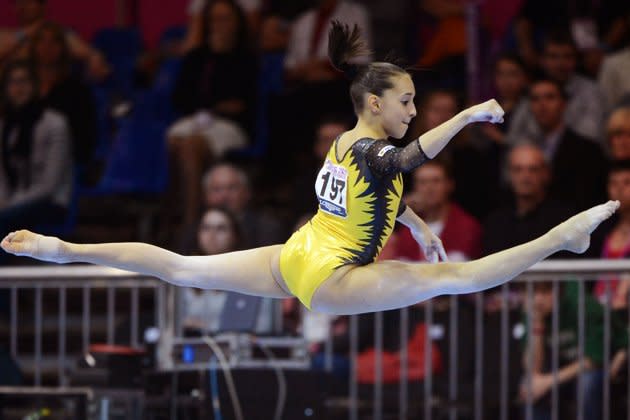 <b>Larisa Andreea Iordache</b><br>16 ans<br>Roumanie<br>Gymnastique