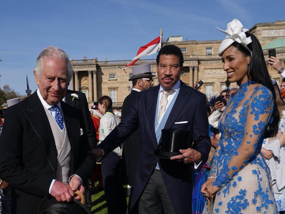 Lionel Richie ist bei König Charles ein gern gesehener Gast. Auch in der Westminster Abbey soll der Sänger bei der Krönung dabei sein. (Bild: imago/i Images)