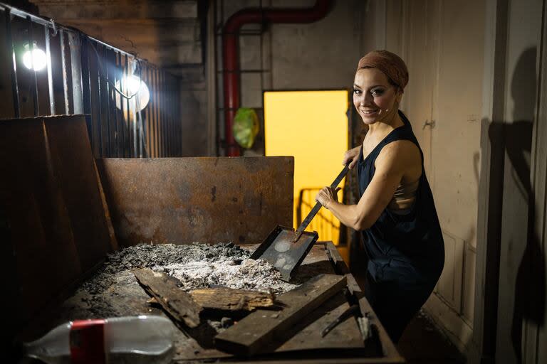 Ivanna Rossi no hizo un asado en el entretiempo, pero los maquinistas de la obra suelen hacer uso de la parrilla instalada en una terraza del Liceo que da a la calle Libertad