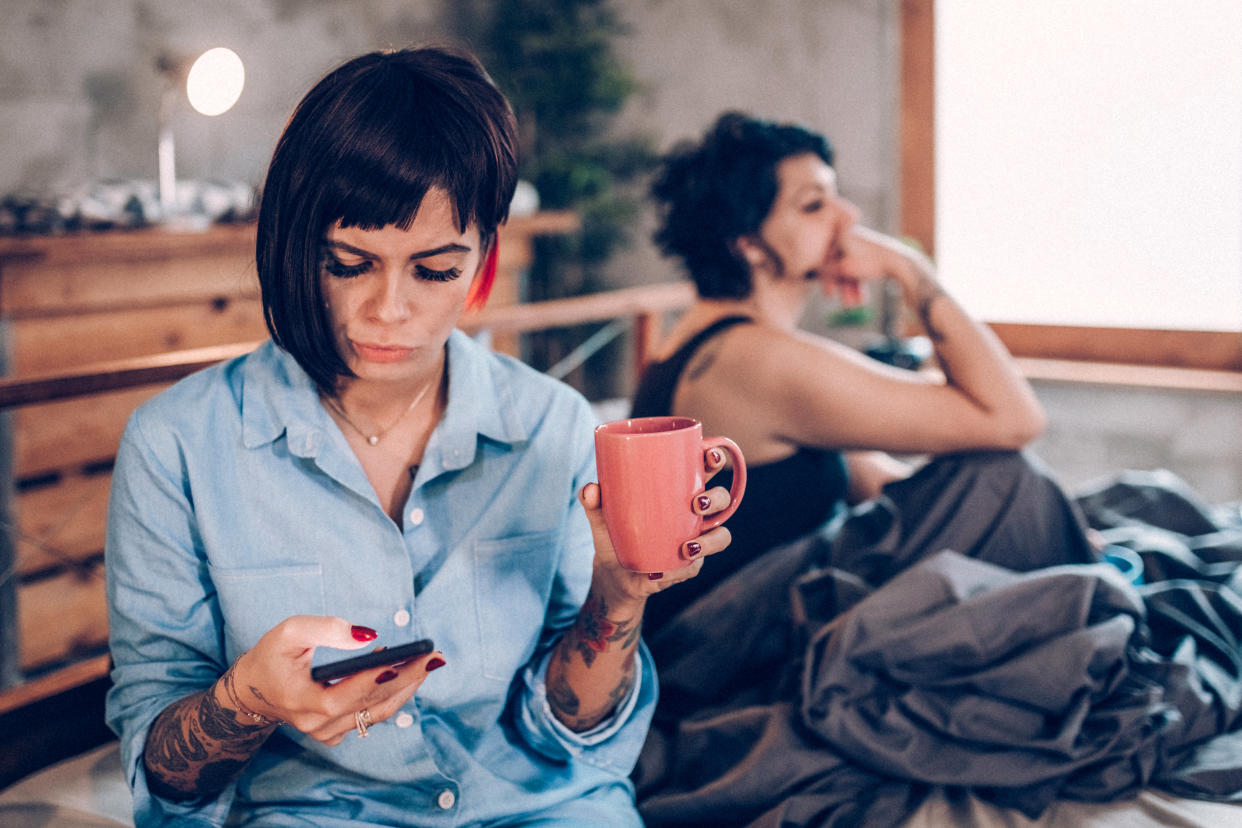 Value intimacy with your partner? Put the phone away. (Photo: eclipse_images / Getty Images)