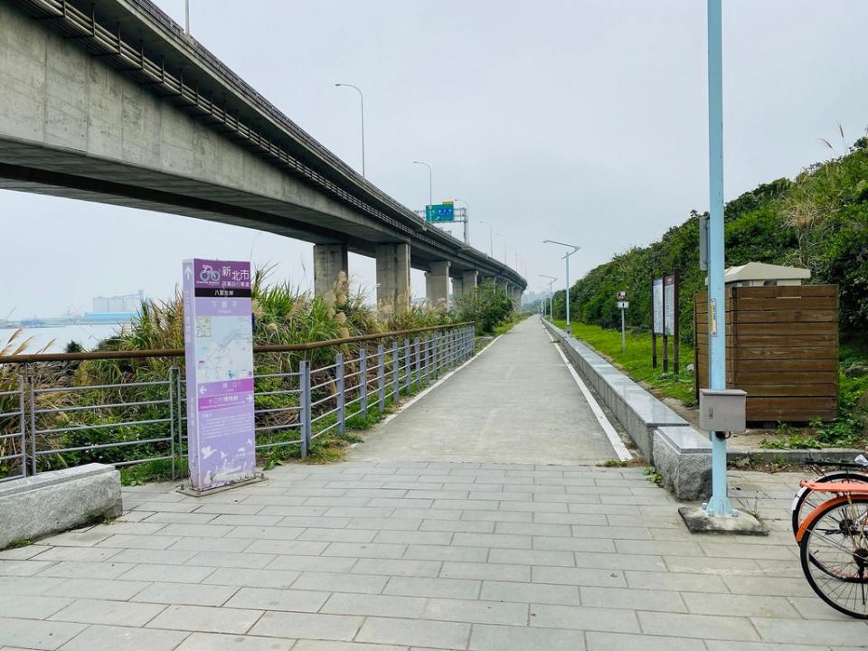 《圖說》八里左岸自行車道。〈漁業處提供〉