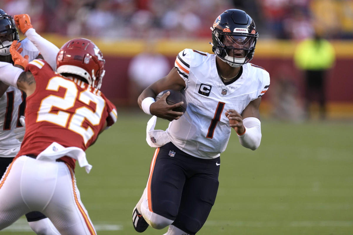 Studs and duds from Bears' first 13 games of 2022 season