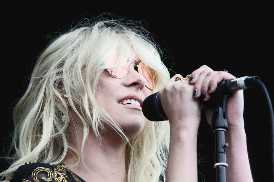 Dass Taylor Momsen, bekannt aus "Gossip Girl", kein Star mehr sein will, kann man so nicht behaupten. Auf die Schauspielerei hat sie keine Lust mehr, wie sie 2011 der "Elle" im Interview verriet, wohl aber auf die Bühne: Sie will nur noch Musik machen, aktuell mit ihrer Rockband The Pretty Reckless. (Bild: Dave J Hogan/Getty Images)