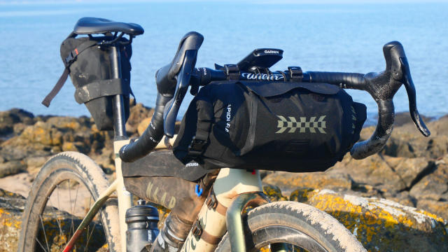 Maap X Apidura Handlebar Pack review – compact and stylish 