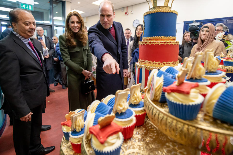 BRADFORD, ENGLAND - JANUARY 15: Prince William, Duke of Cambridge and Catherine, Duchess of Cambridge inspect cakes as they visit the Khidmat Centre on January 15, 2020 in Bradford, United Kingdom. (Photo by Charlotte Graham - WPA Pool/Getty Images)