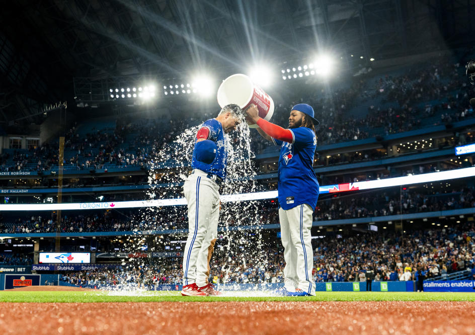 Hernández, Jansen HR, Jays hold wild-card edge, rout Red Sox - Seattle  Sports