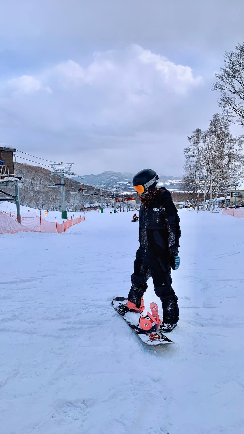 ▲馬克媽媽和馬克首次體驗滑雪，就挑戰有點難度的單板。