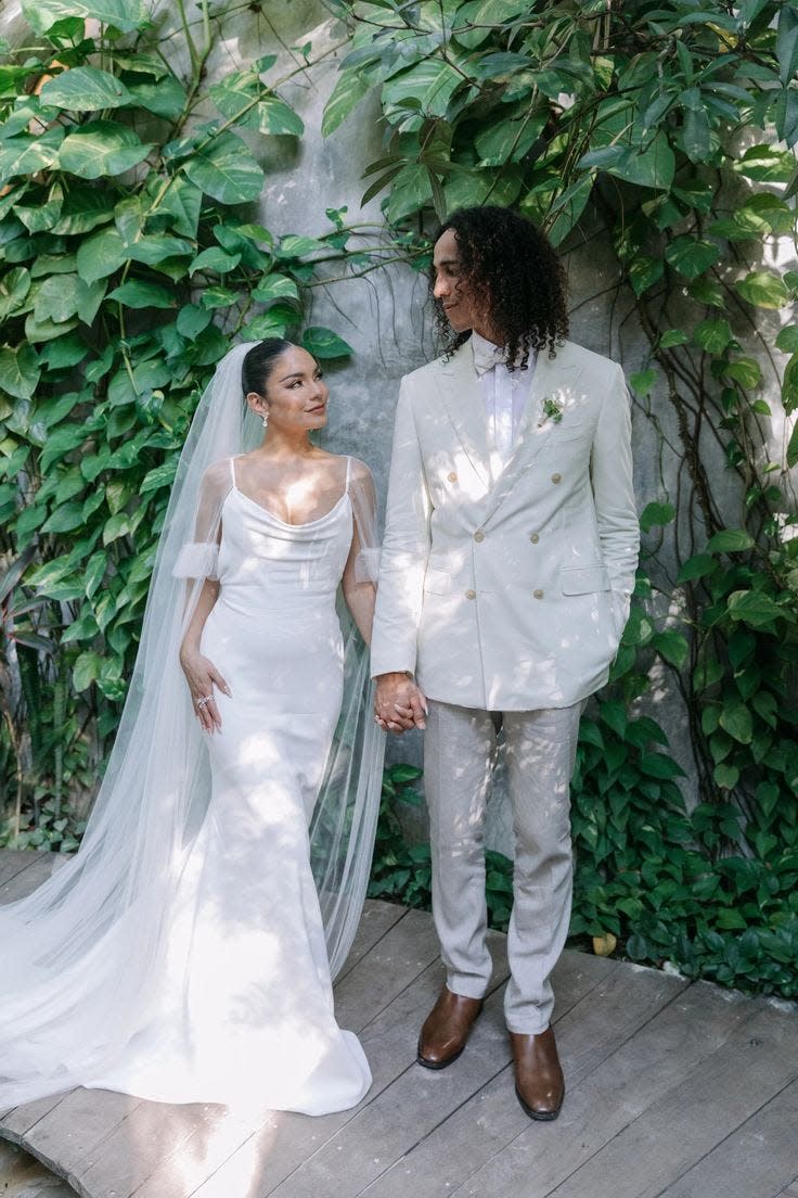 Vanessa Hudgens Marries Baseball Player Cole Tucker In Custom Vera Wang See Photos 