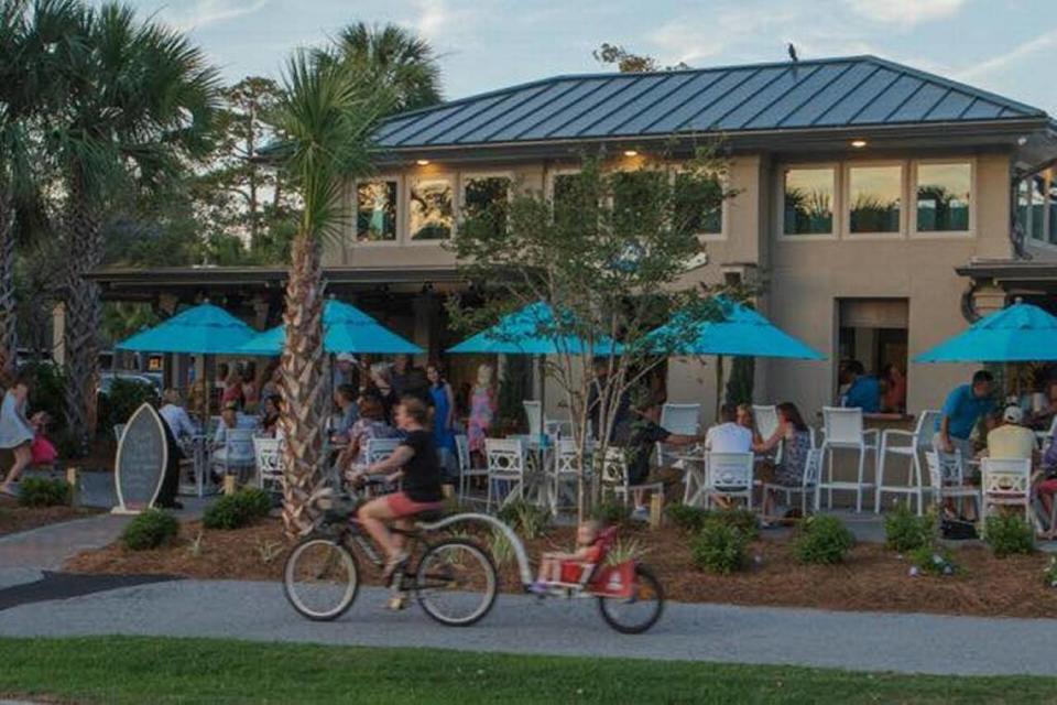 Sandbar Beach Eats in the Coligny Beach area.