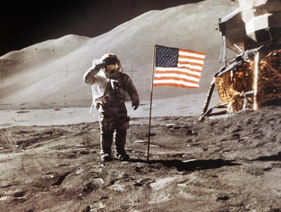 Nasa astronauts must go to the Moon in five years, US government says