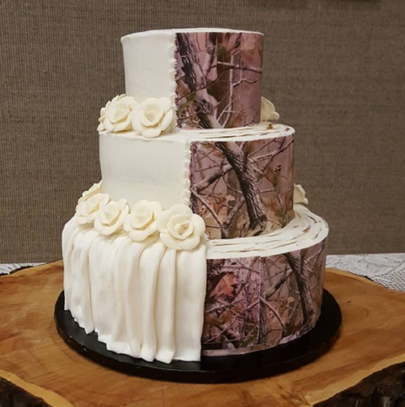 Camouflage wedding cakes are trending, and it’s weird but hey, cake is cake