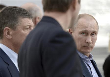Russia's President Vladimir Putin (R) visits the Olympic media centre in Sochi January 4, 2014. REUTERS/Alexei Nikolskiy/RIA Novosti/Kremlin