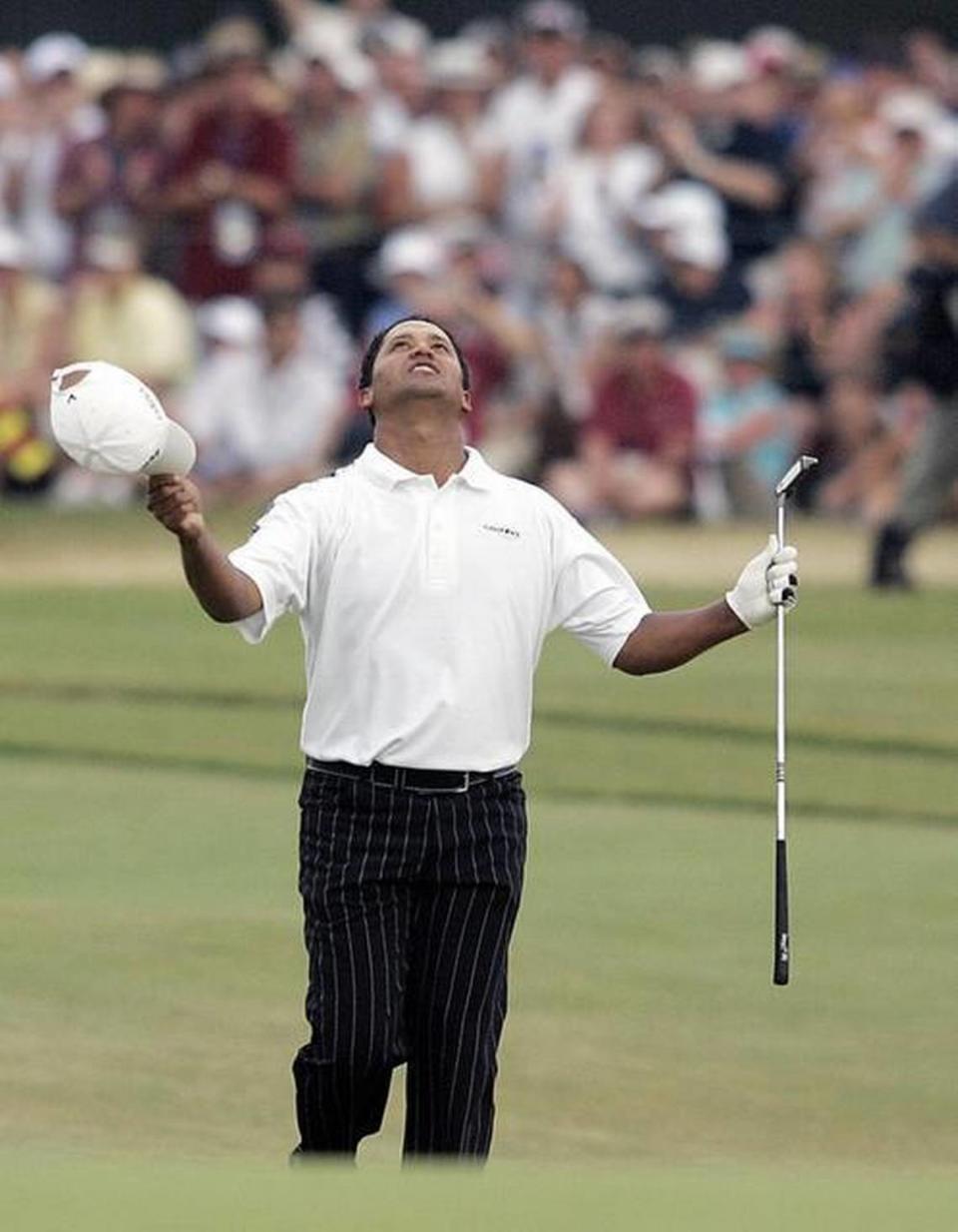 ↑ Michael Campbell of New Zealand raises his arms as he walks up to the 18th green to win the 105th US Open Championship at the Pinehurst Country Club in Pinehurst, North Carolina, 19 June 2005. Campbell finished in first place with a score of even par 280. 
