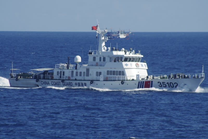 <cite>中國海警護衛艦在東海出沒（AP）</cite>