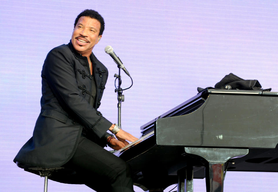 GLASTONBURY, ENGLAND - JUNE 28:  Lionel Richie performs at the Glastonbury Festival at Worthy Farm, Pilton on June 28, 2015 in Glastonbury, England.  (Photo by Shirlaine Forrest/WireImage)