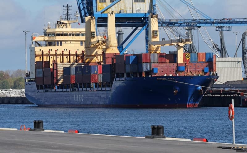 The Russian freighter "Atlantic Navigator II" is moored in the overseas port. On 04.03.2024, the freighter entered the port of Rostock for repairs due to technical problems with the propeller. Bernd Wüstneck/dpa