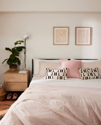 25 Ways to Decorate with Pillows on the Bed