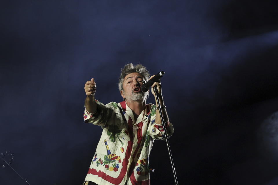 Adrián Dárgelos de la banda argentina Babasónicos durante su concierto en el Festival Vive Latino en la Ciudad de México el domingo 17 de marzo de 2024. (Foto AP/Ginnette Riquelme)