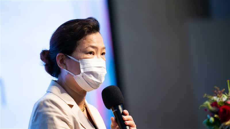 經濟部長王美花指出市售陸製螺螄粉、麻辣花生都是「走私」。（圖／經濟部提供）